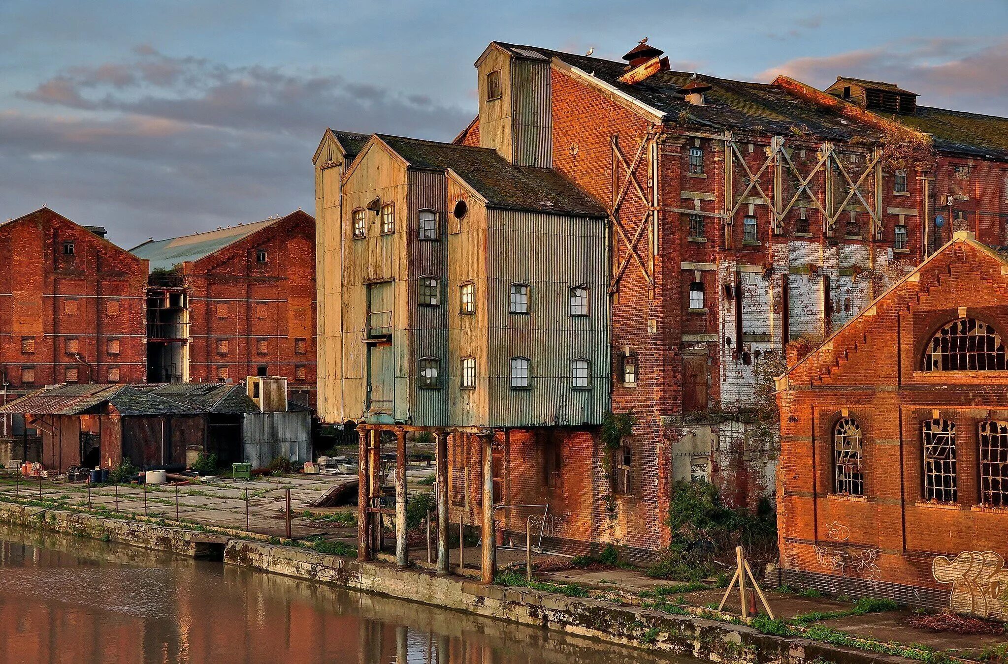 Industrial town. Промышленная архитектура Live Architecture. Каунас Промышленная архитектура. Промышленная усадьба "Прокшино" Промышленная архитектура. Промышленная архитектура Англии 19 века.