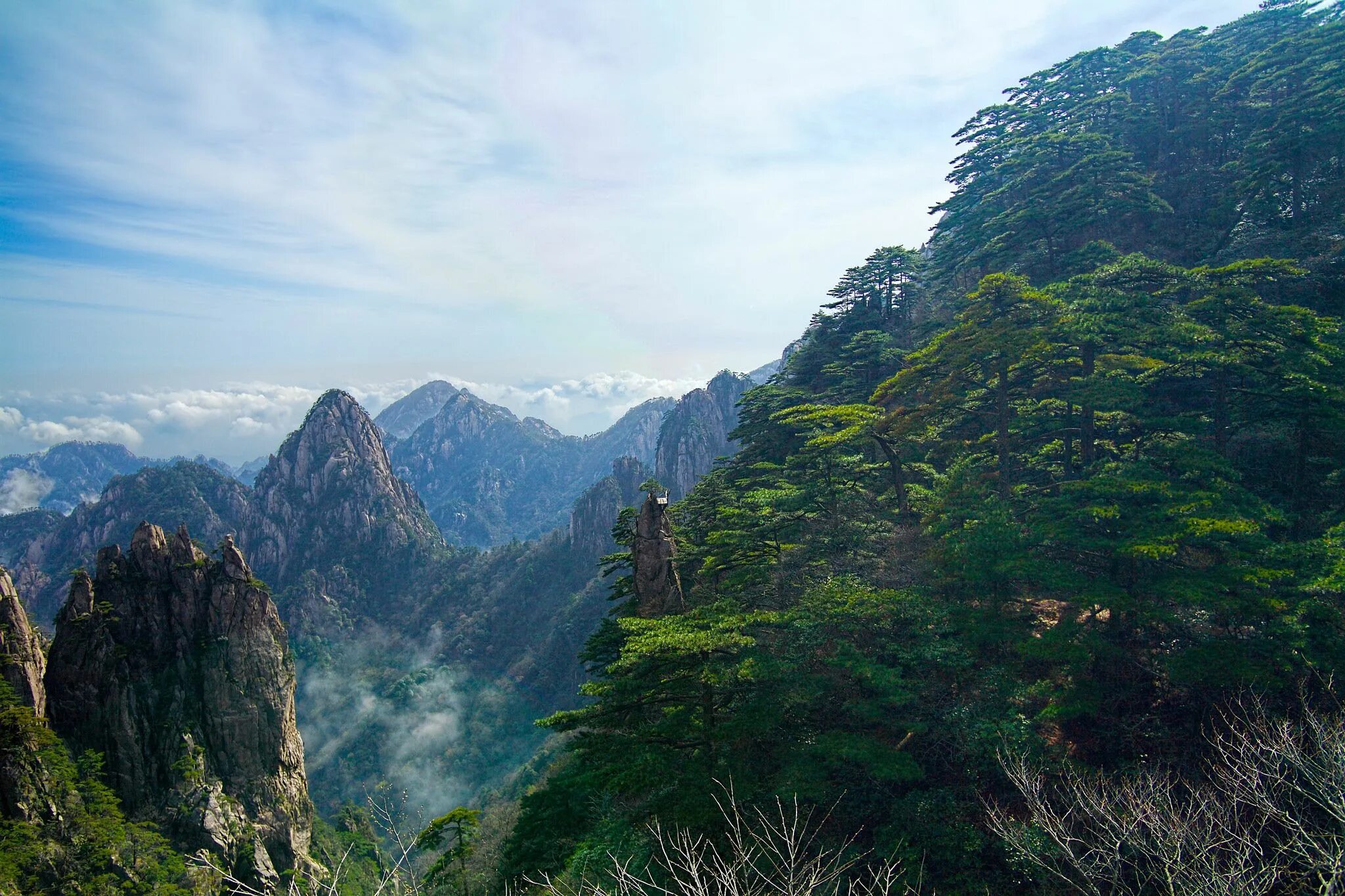 Основные горы китая. Хуаншань. Горы Хуаншань, Китай. Восемь видов горы Хуаншань. Хуаншань пещеры.