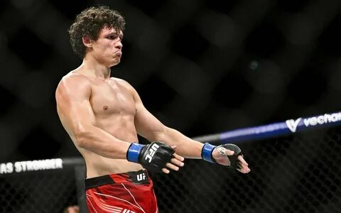 74. Роман Копылов на UFC 291 красивым хэд-киком нокаутировал бразильца Рибе...