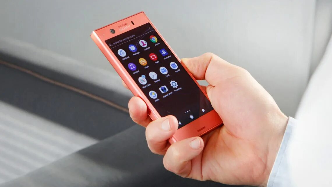Маленький экран. Sony compact 2025. компактные мощные смартфоны. компактные маленькие смартфоны. смартфоны с небольшим экраном.