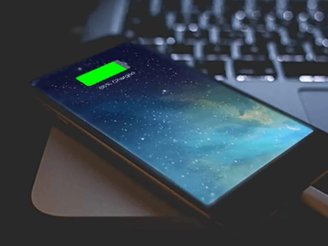 Ноут быстро разряжается. Быстро разряжается айфон 11. Iphone Charging. Iphone with Charging. Night iphone charge.