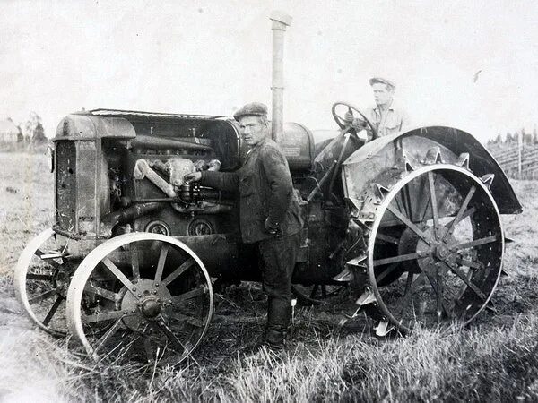 Машинно тракторная станция год. СТЗ-ХТЗ 15/30. ХТЗ 15 30 трактор. Трактор ХТЗ 1930. Трактор СТЗ-5.