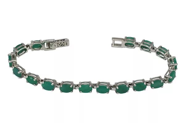 Серьги из серебра с изумрудами. Изумруд ювелирная сеть. Склад изумрудов. Кольцо с изумрудом graff. Серьги с изумрудом.