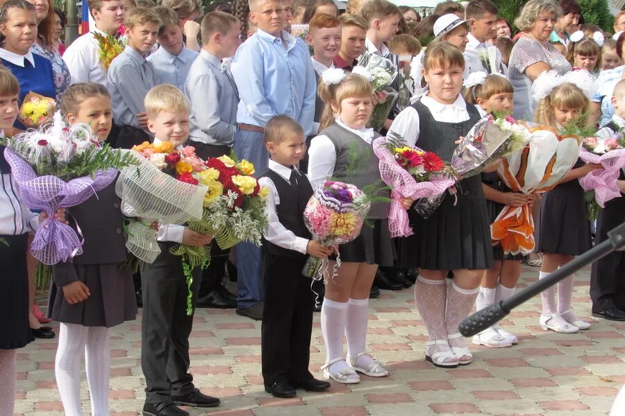 Первого сентября 2018. 1 сентября 2017 год мокшан. 1 сентября польша. школа номер 2 малоархангельск. оршанка первое сентября 2012 год.