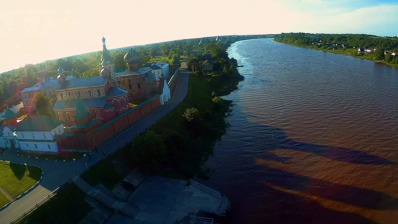 Новая ладога крепость. Река волхов ленинградская область. Новая и старая на реке волхов. Старая ладога волхов. Река волхов старая ладога.