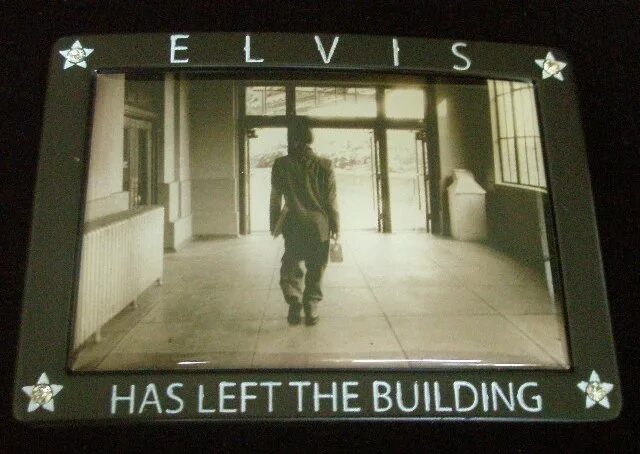 Just he leave has. Elvis has left the building. Элвис Пресли покинул здание. Elvis left the building. Elvis has left the building 2004.