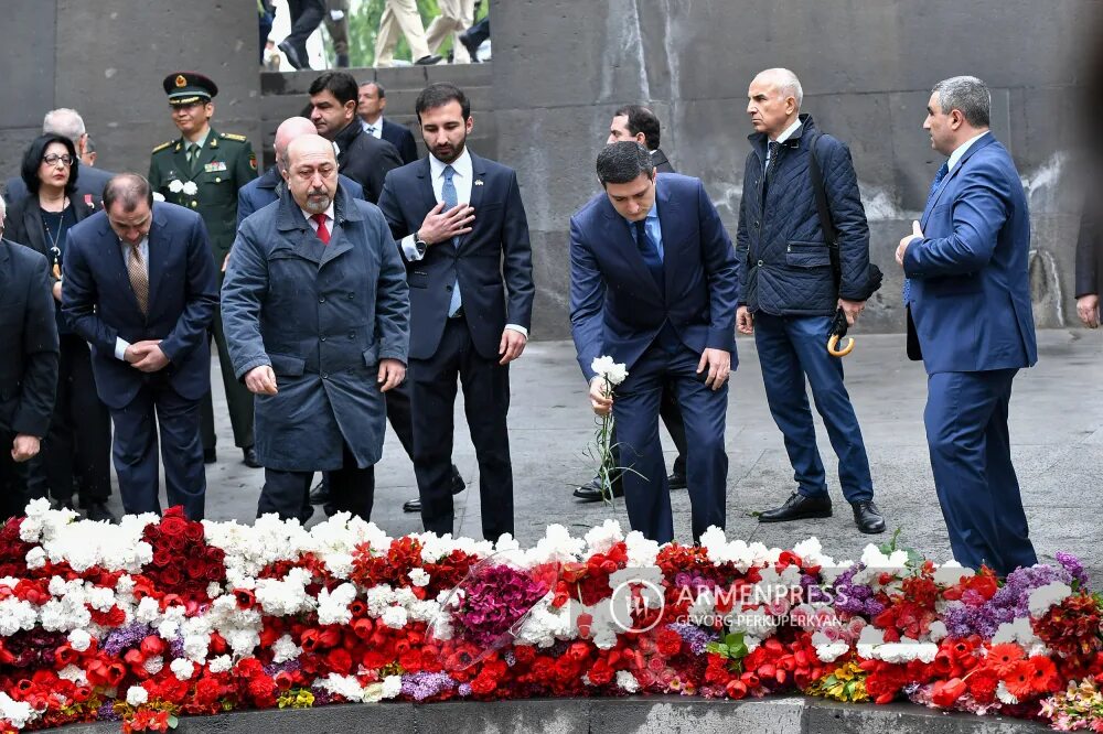 Геноцид армян память. День памяти жертв геноцида армян. Канонизация жертв геноцида армян. Жертвам геноцида армян 1915 года. Столетие геноцида армян.