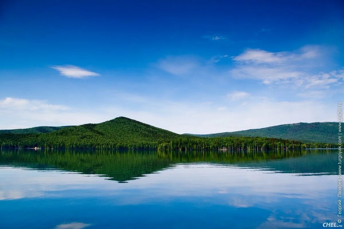 Какие крупные озера есть в уральских горах. Озеро Тургояк. Южный Урал Тургояк. Уральское озеро Тургояк. Урал Тургояк горы.