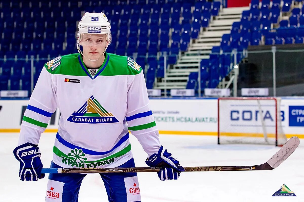 Салават юлаев сайт болельщиков гостевая. Жарков салават юлаев. Салават юлаев хоккейный клуб. Максим мамин салават юлаев 2011. Болельщики.