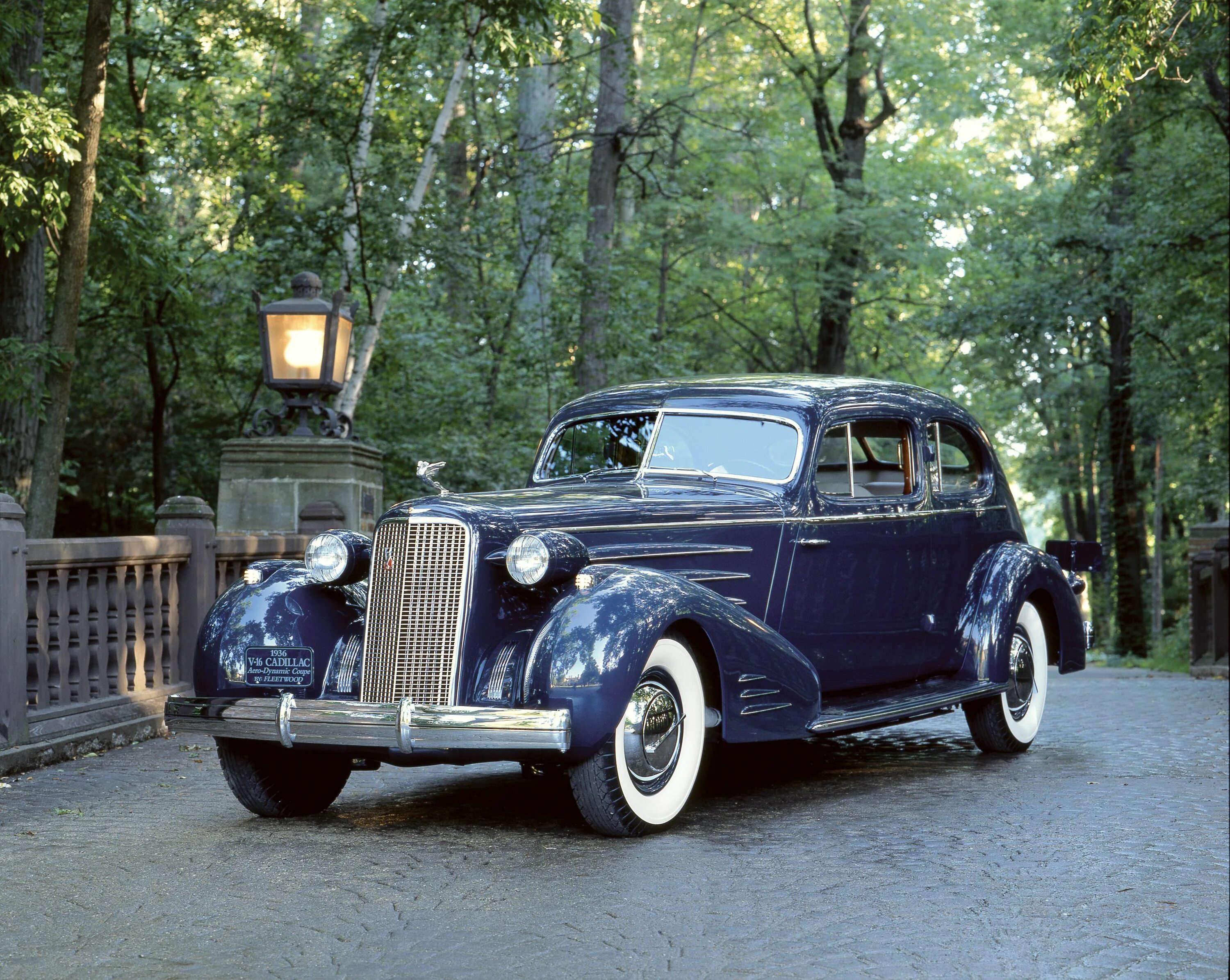 Автомобиль 1 56. Кадиллак v16. Кадиллак 1936 v16. Cadillac v16 1933. 1933 Cadillac aerodynamic Coupe.