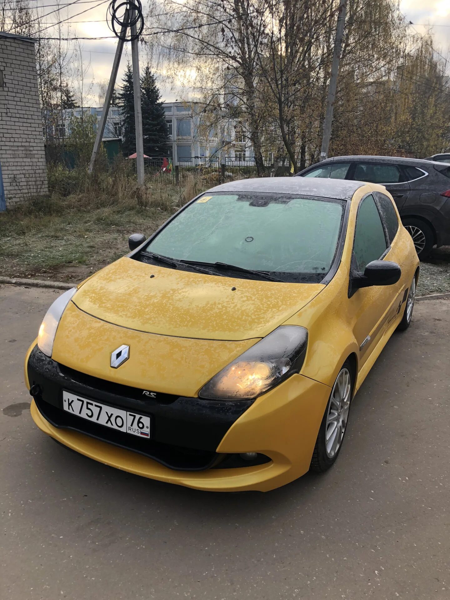 Краски renault. Краска Рено Clio 2. Краска Рено Клио 3 бежевый Озоне. TEKNG Renault краска. Краска для Рено f90.