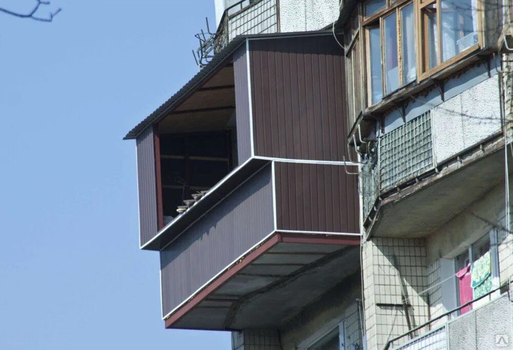 Самодельные балконы. Выносной балкон. Балкон с выносом. Приставной балкон. Пристройка балкона.