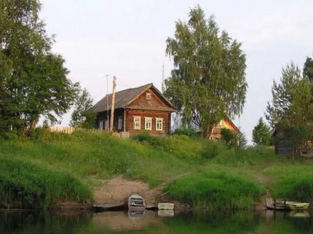 Я деревня я село. Май в деревне. Деревенский домик с цветами. Вечереет в деревне. Деревня издалека.
