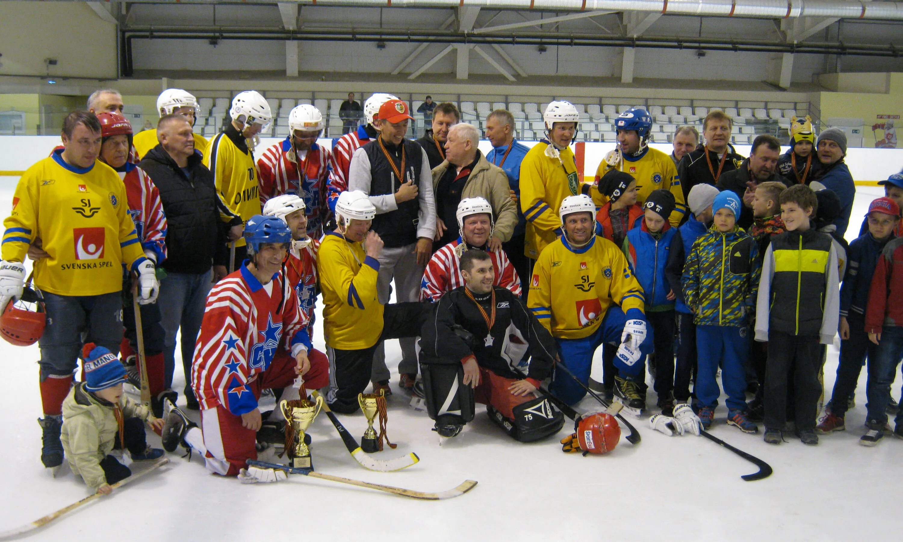 ска свердловск хоккей с мячом