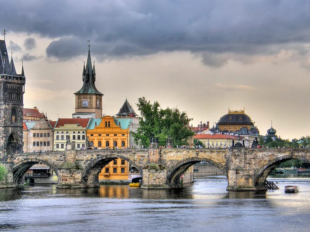 древнейшие города европы. прага мощенная площадь. карлов мост(прага). прага). прага чехия.