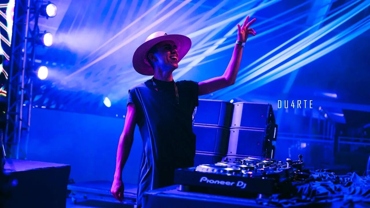 Illusionize in a club