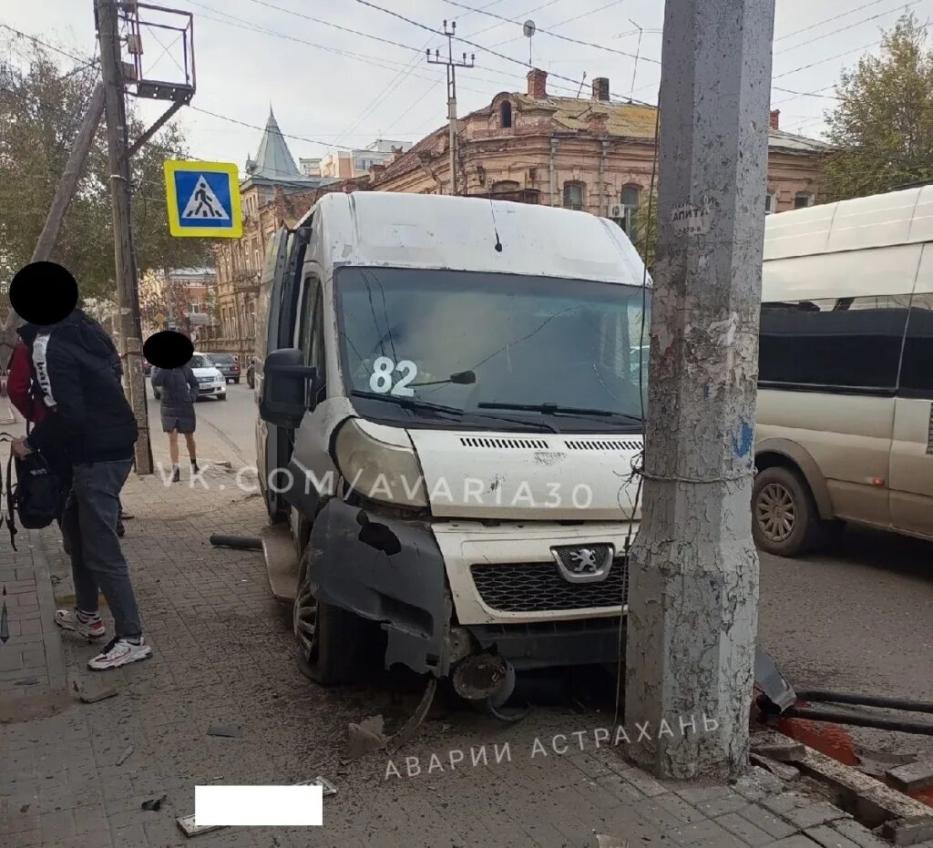 Авария Астрахань 16.11.2022. Водитель маршрутного автобуса. Микроавтобус Астрахань. 95 Маршрутка Астрахань. 85 маршрутка астрахань