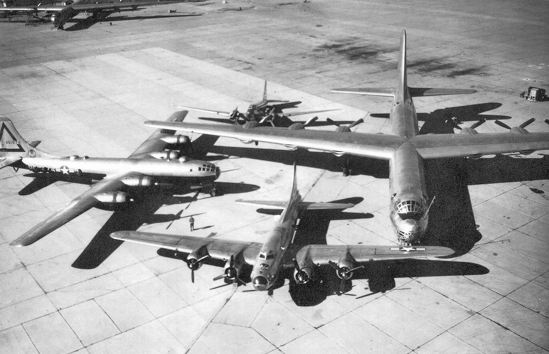 Б 36 размеры. Самолёт Convair b 36. B17 бомбардировщик архивные. Convair b-36 «Миротворец». B-17 И B-29.