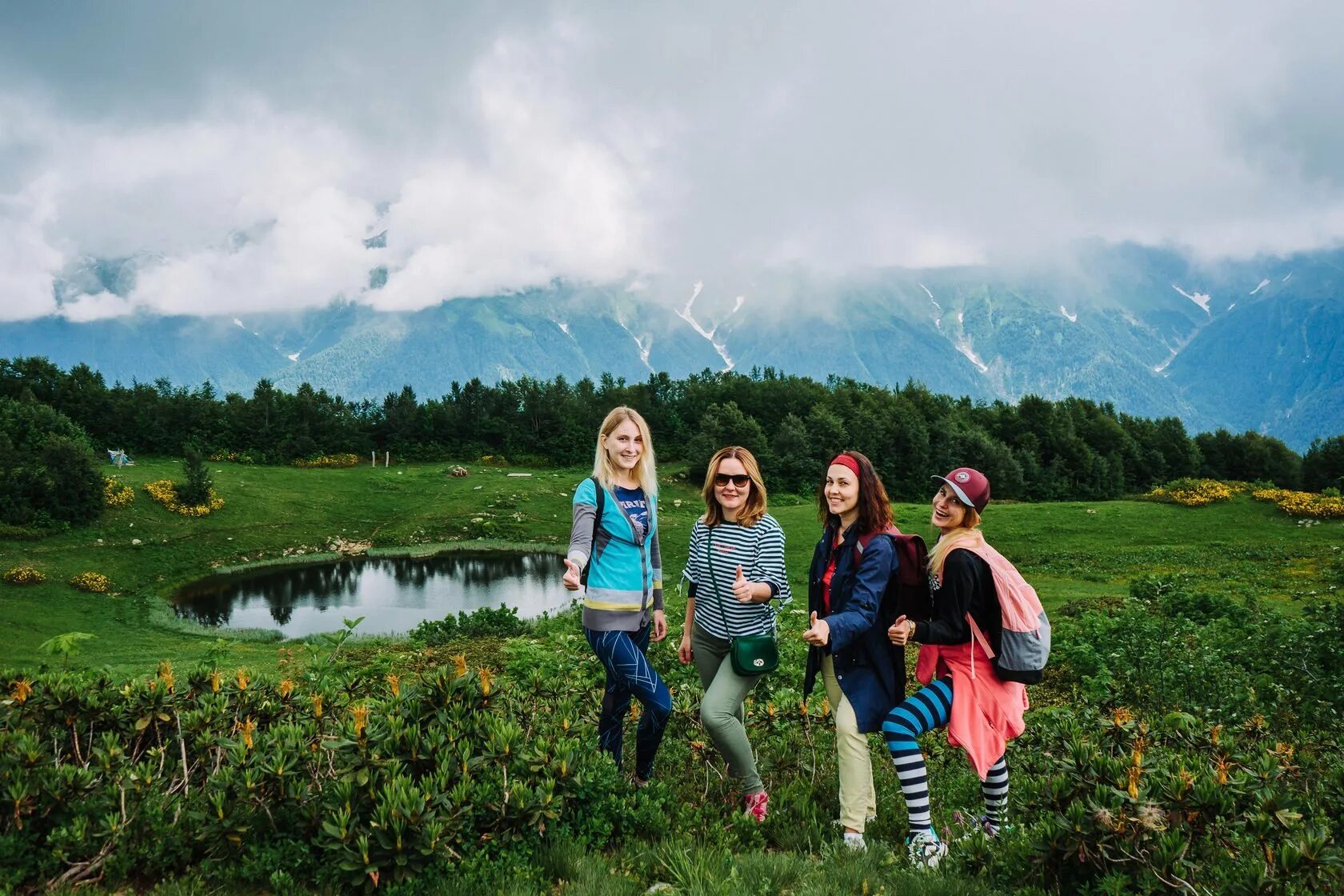 Абхазия тур на двоих. Абхазия рица озеро туристов 2021. Абхазия горящие. Тур в абхазию с авиаперелетом. Тибез абхазия.