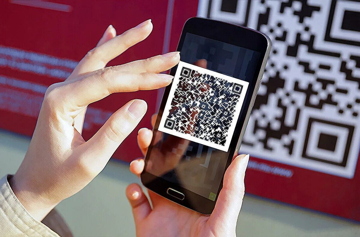 Количество qr кодов. QR код. Оплата по QR коду. Смартфон QR код. Введение QR кодов.