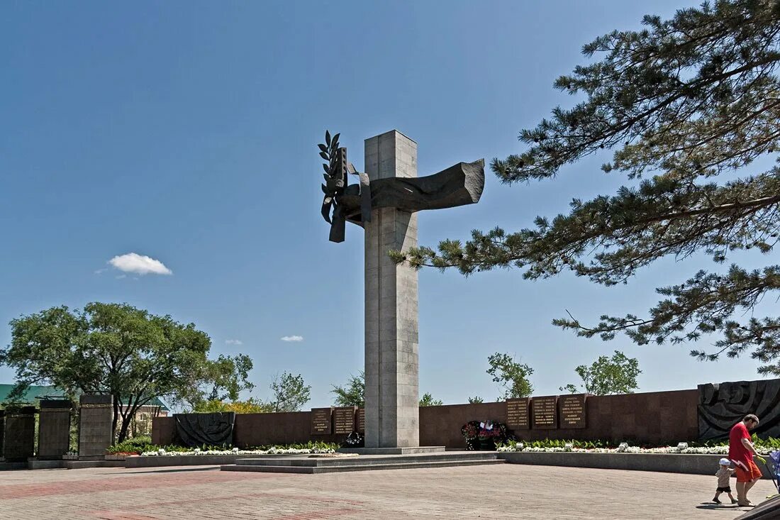 мемориальный комплекс на проспекте победы оренбург. вечный огонь оренбург проспект победы. мемориальный комплекс «оренбург – фронту». мемориал в оренбурге. вечный огонь на победе оренбург.