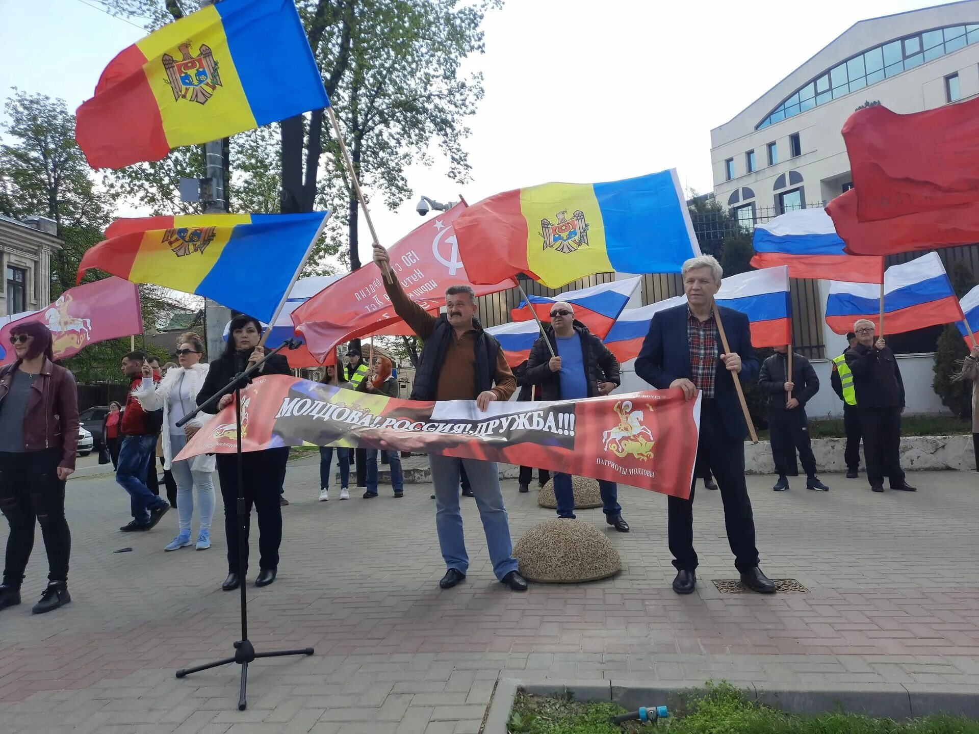 Новости молдовы сегодня за 24. Митинги в Молдавии. Молдавия митинги в поддержку России. День Победы в Молдавии. Митинг Украина.