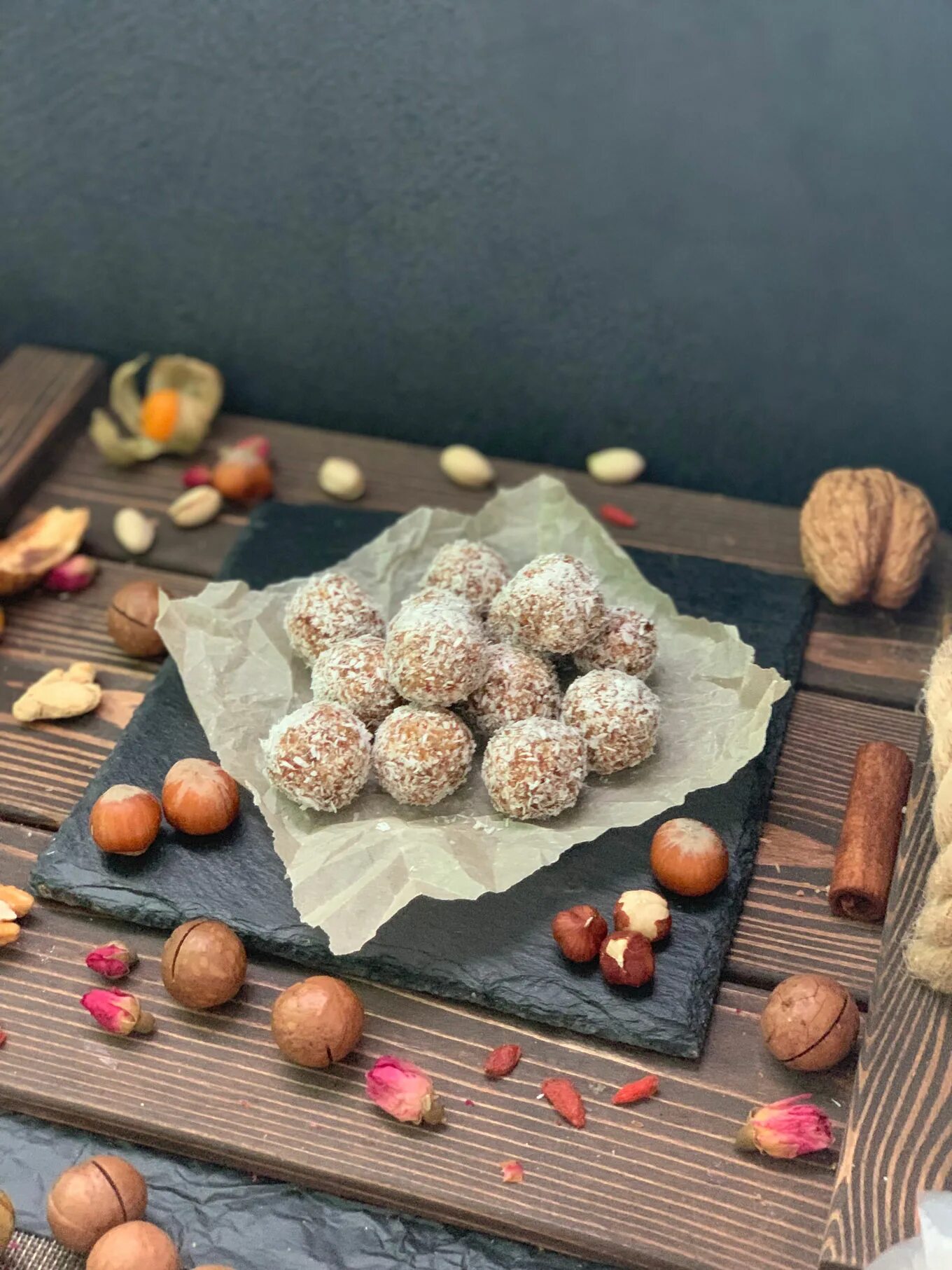 конфета r. Life, 18г. конфеты r. Raw life конфеты трюфель. Handmade конфеты.