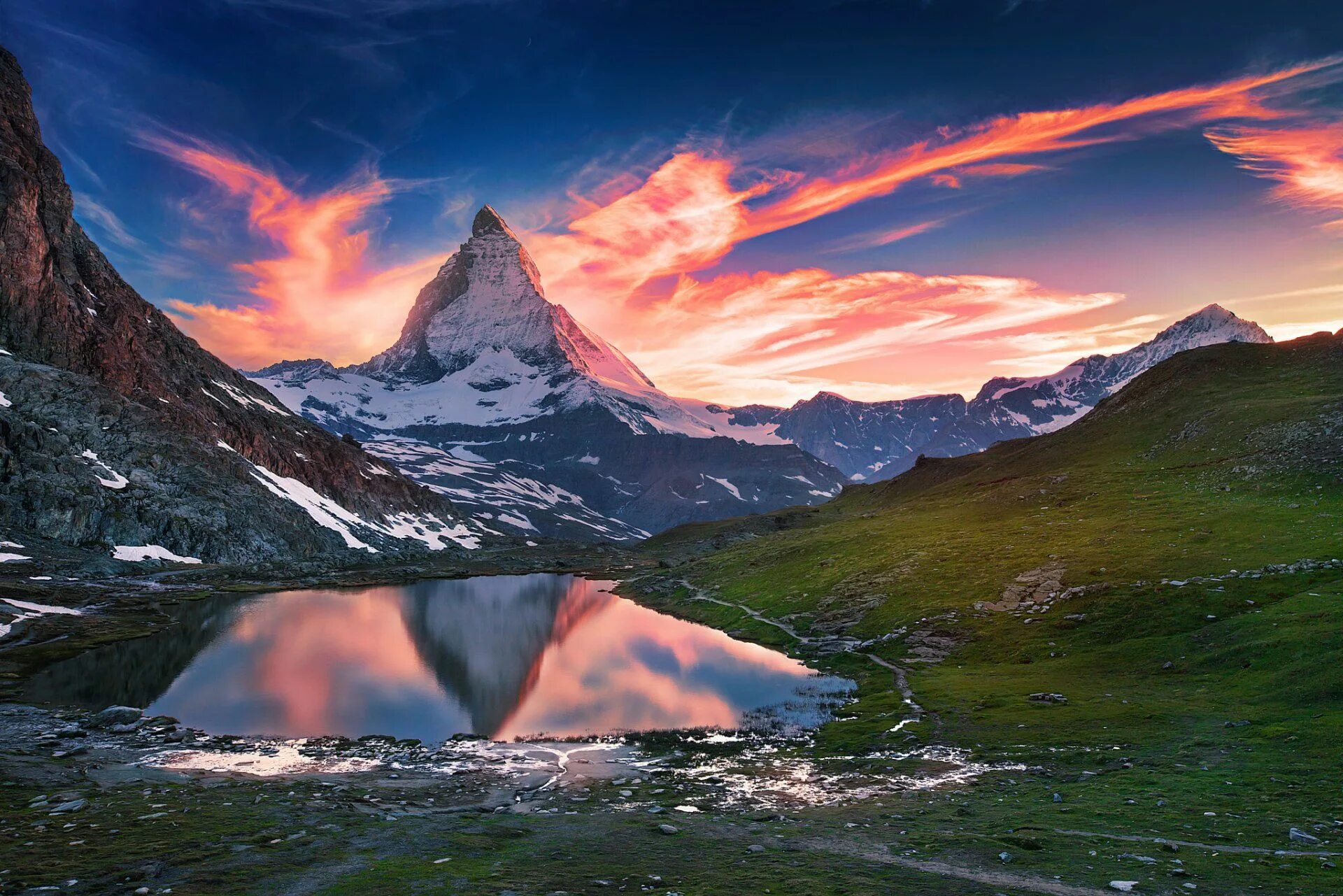 The high mountain in europe is. Гора Маттерхорн в Швейцарии. Пик Маттерхорн Швейцария. Matterhorn гора в Швейцарии. Вершина Маттерхорн Альпы.