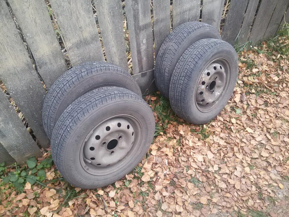 Ока 1111 колесо. 145/70 r12 на оку. Резина 12 радиус на оку. Квадро колеса на оку. Шины 12 радиус ока.