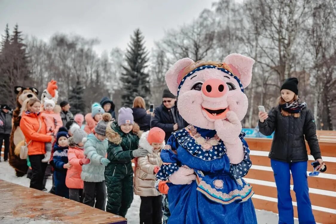 Театральный каток. Каток Химки. Театральный каток летом. Театральный каток купить билеты