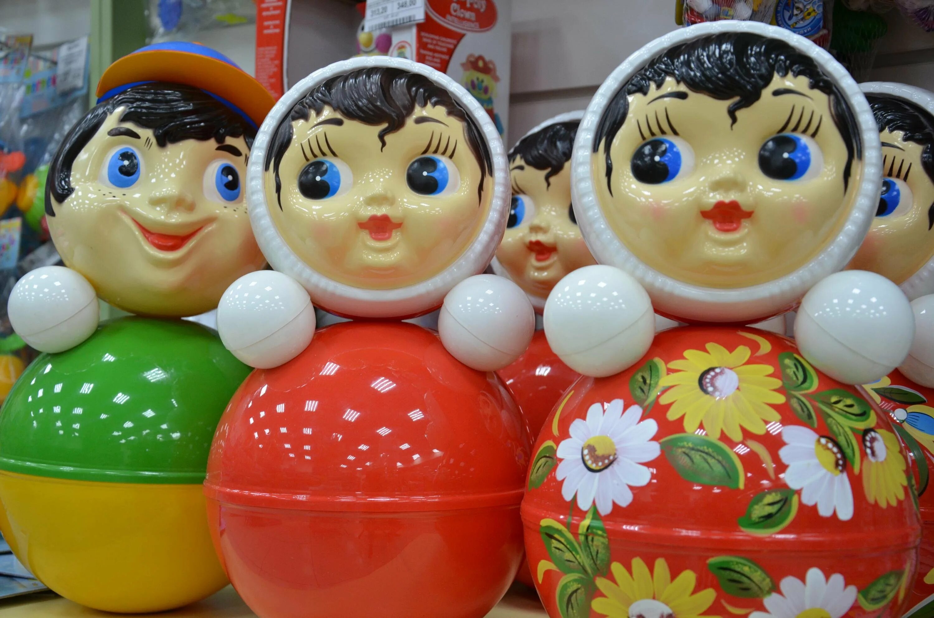 Сайт неваляшки. Кукла неваляшка. игрушка неваляшка для детей. неваляшки яркие рубашки. неваляшки разноцветные.