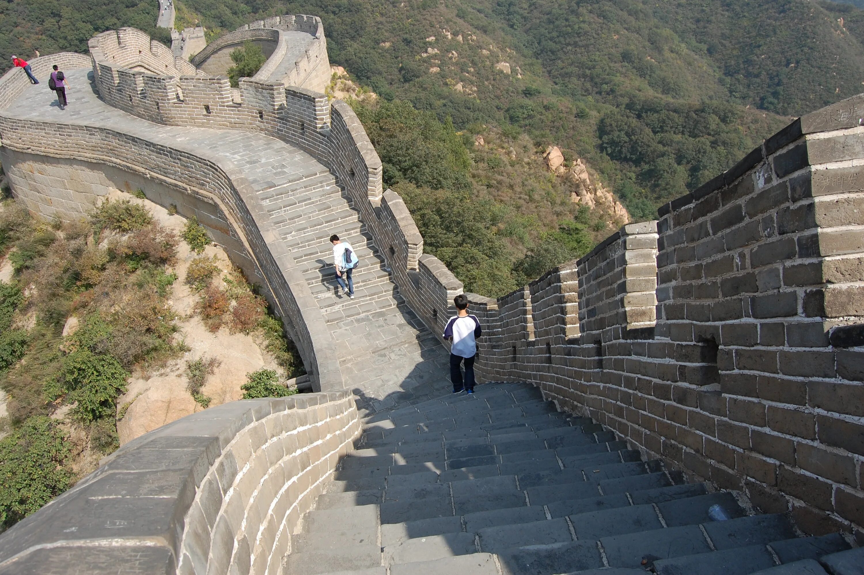 Сколько лет великий стене. Великая китайская стена. Великая китайская стена путешествие экскурсия 2018г. Великая китайская стена турпоток. Великая китайская стена Юг.