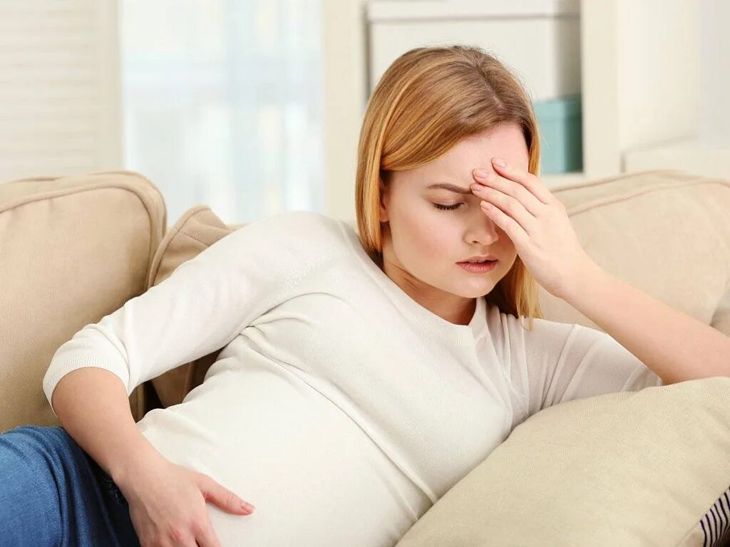 Почему беременные нервничают. Сонливость у беременных. Слабость сонливость. Слабость беременной. Женское недомогание это.