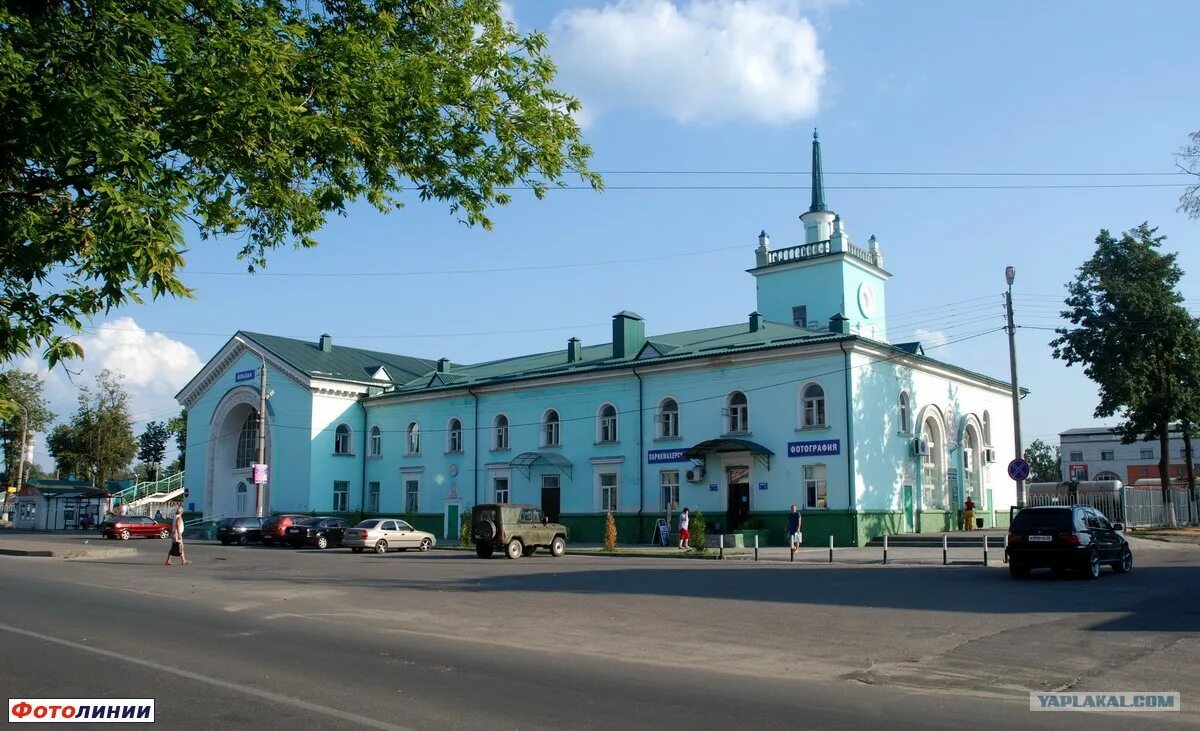 Орджоникидзе жуковка. Станция Орджоникидзеград Брянск. ЖД вокзал Орджоникидзеград. ЖД вокзал Брянск Орджоникидзеград. Орджоникидзеград вокзал Брянск старый.