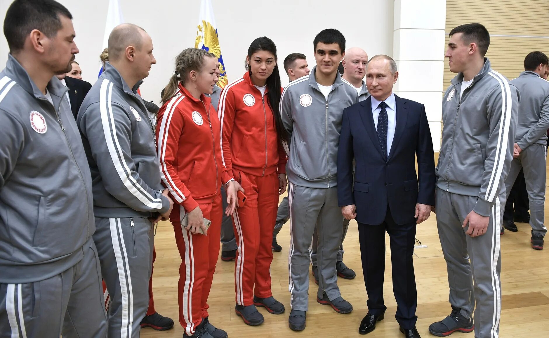 Встреча со спортсменами. Встреча Путина со спортсменами. Встреча спортсменов в Кремле. Фото Путина с спортсменами.