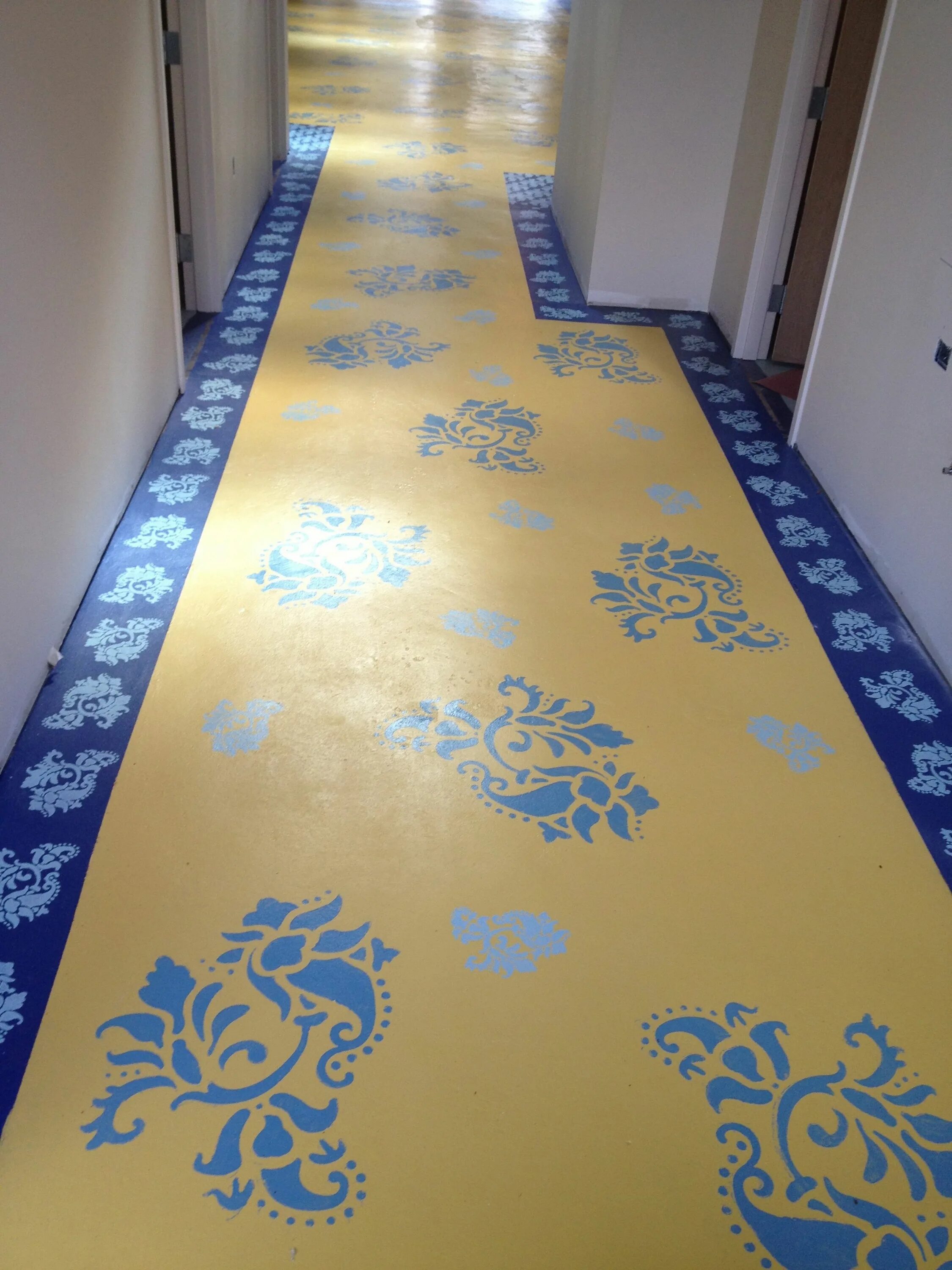 Узор для покраски пола. Необычная покраска пола. Оригинальная покраска пола. Декоративная покраска пола. Крашеные полы с орнаментом.