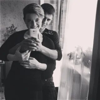 Коля молод