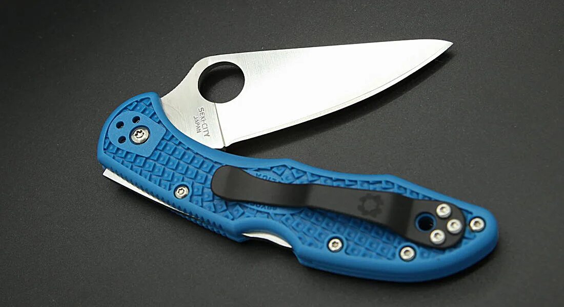 Темляк на Spyderco Delica 4. Spyderco Delica Emerson Ring. Нож Spyderco Delica 4 фиолетовый. Спайдерко Делика 4 голубая. Spyderco delica