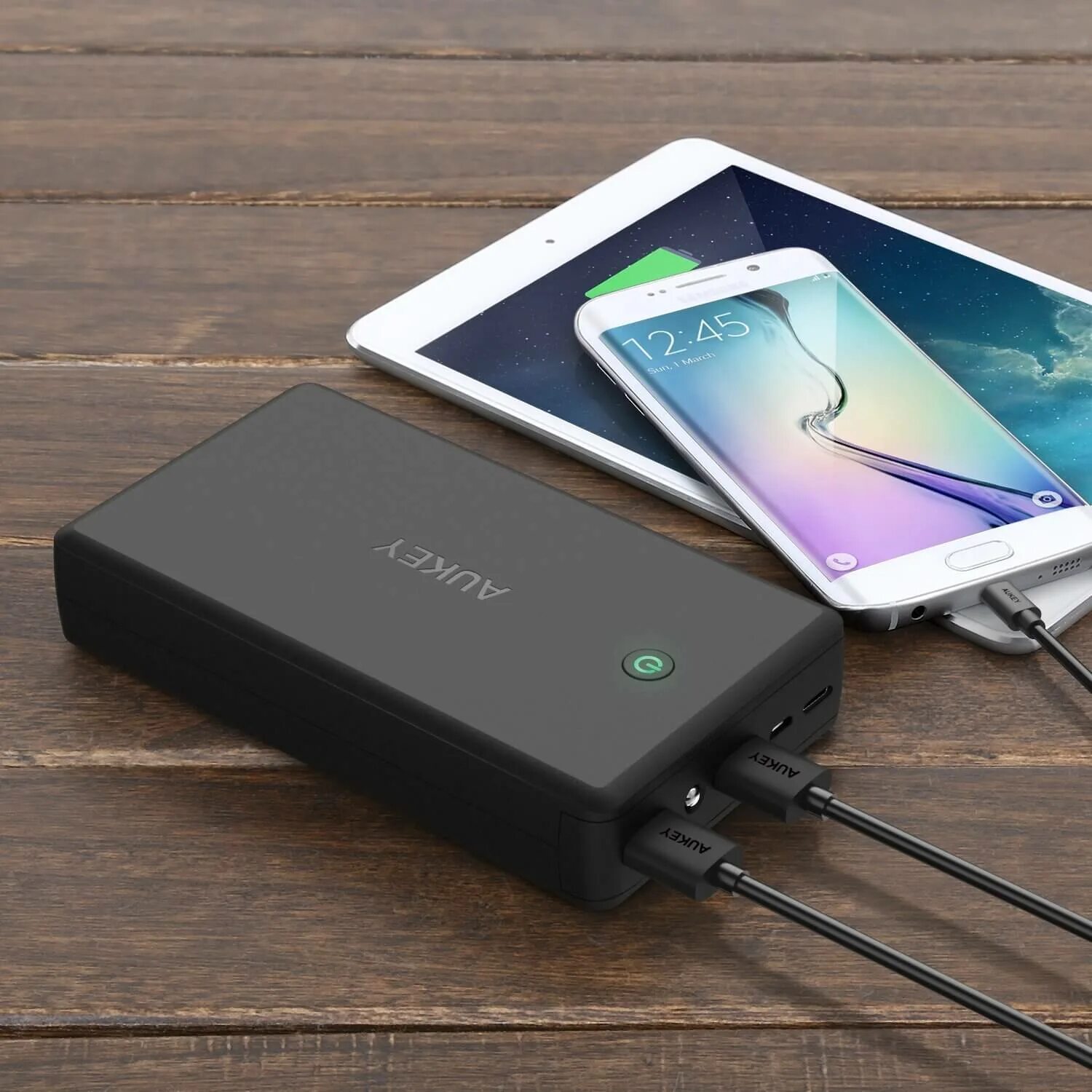 Повер на 30000. Aukey 30000mah. Аккумулятор Aukey PB-t11. Power Bank 30000 Mah. Quick charge Power Bank 30000mah.