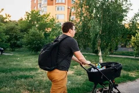 Мужчина с коляской