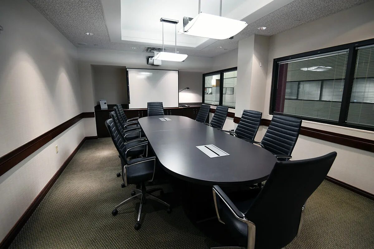 Переговорная комната. Современная переговорная комната. Комната переговоров. Переговорная комната в офисе.