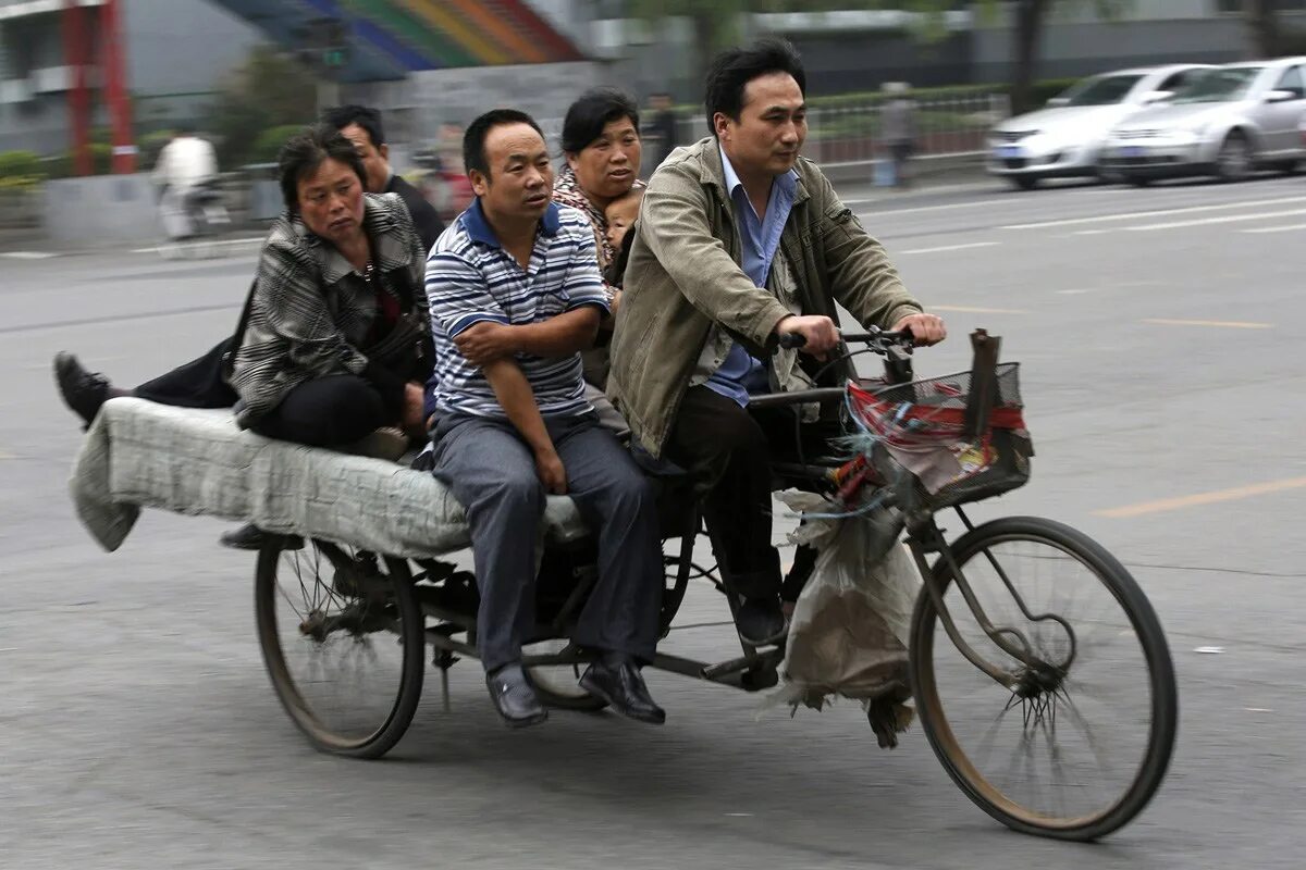 Автомобильный транспорт китая. Пробка в шанхае 99 км. Великая китайская стена бадалин. Китайские машины. Китайские авто.