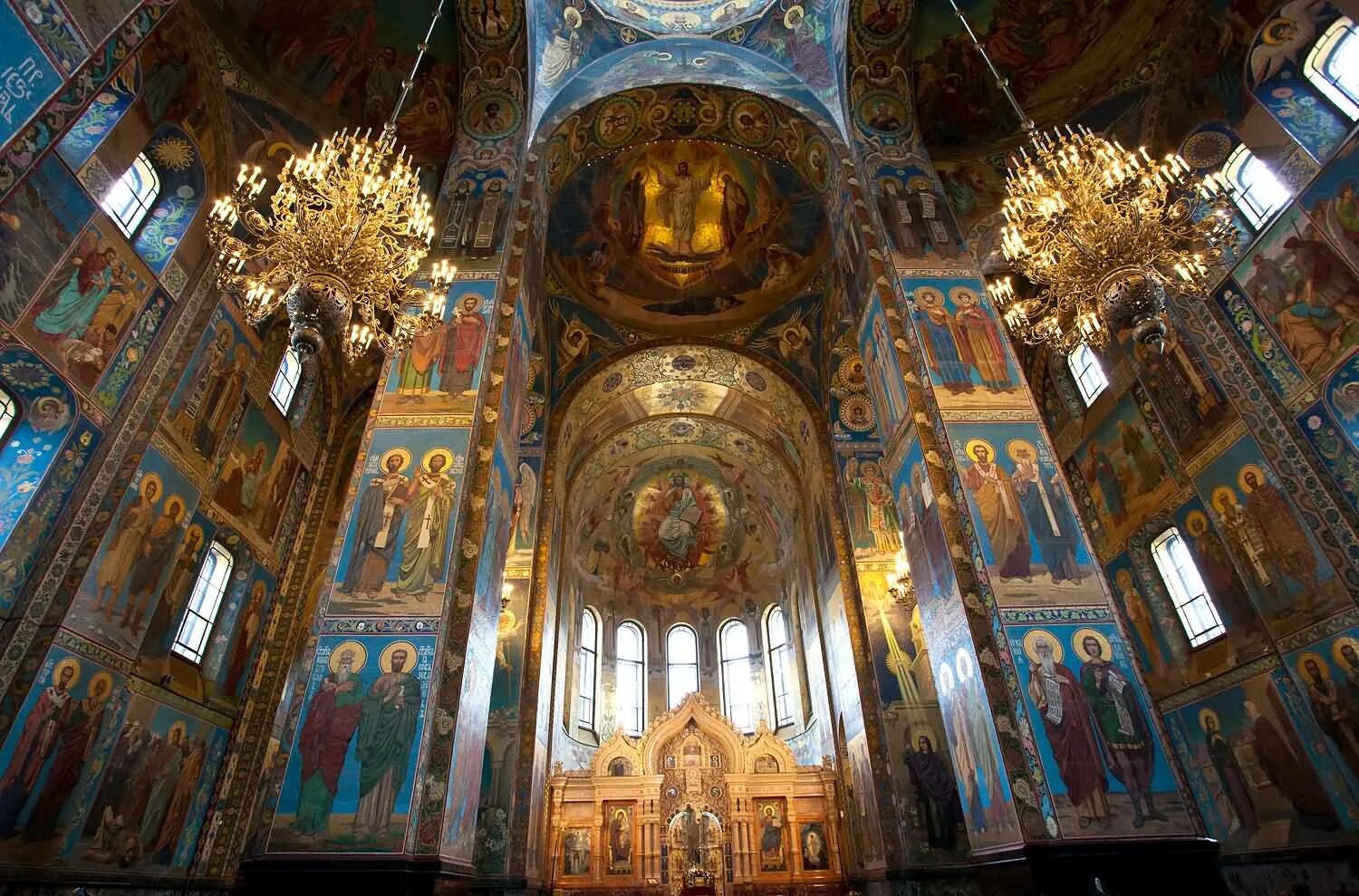 Православный храм внутри