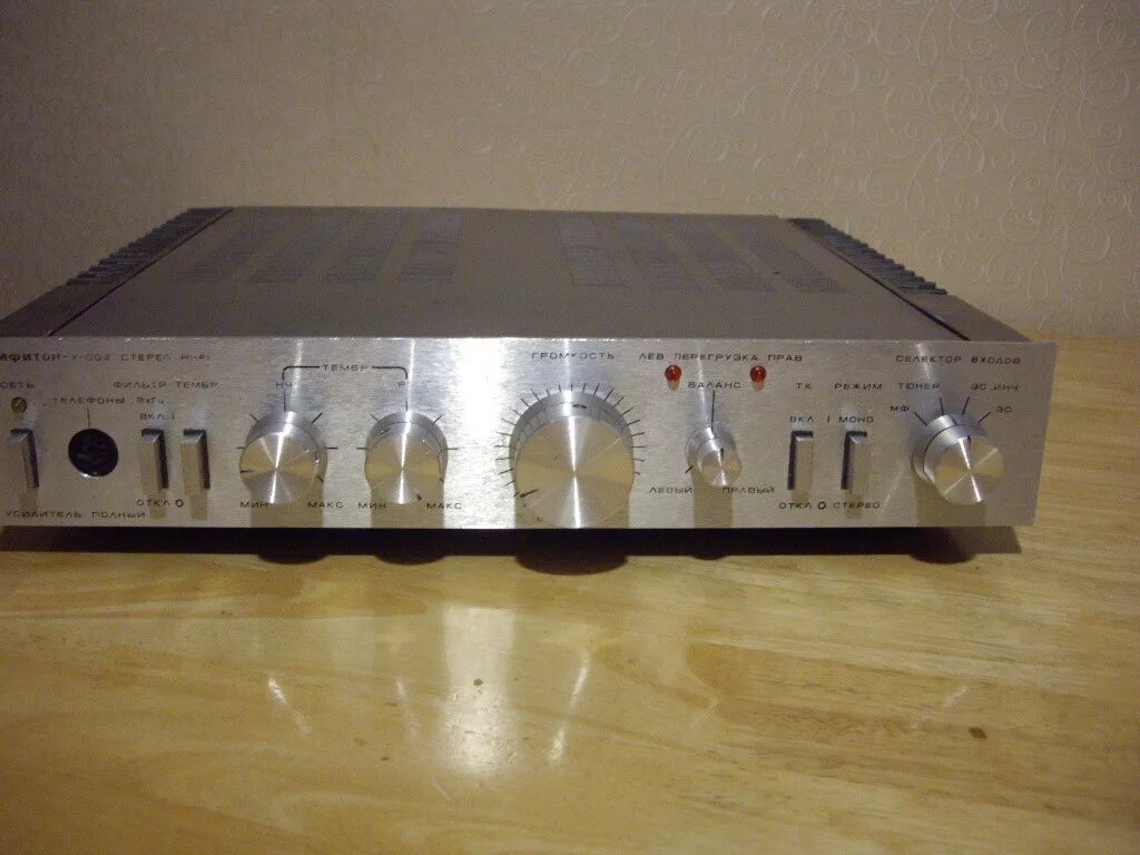 советская колонка с усилителем. советский усилитель бриг. электроника б1-01 усилитель. советский стереоусилитель одиссей 001. усилитель амфитон 202.