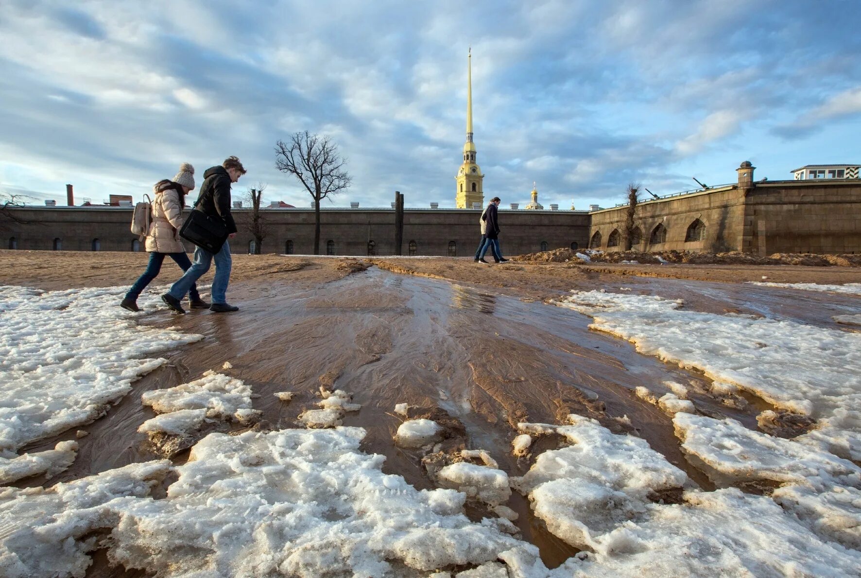 Обычная погода в питере. Оттепель в Петербурге. Санкт-Петербург весной. Климат Питера. Питер в апреле.