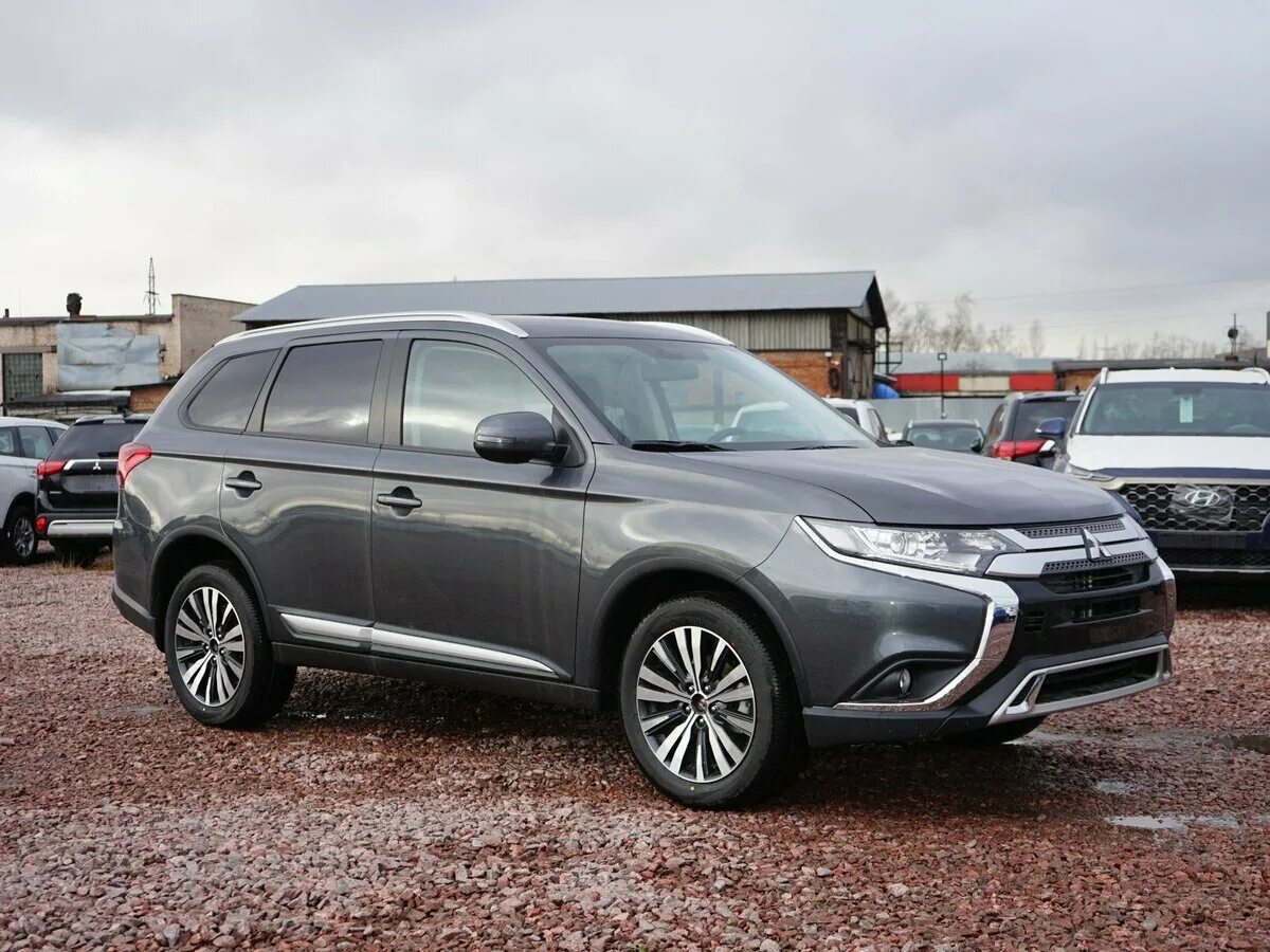 Антихром митсубиси аутлендер 3 рестайлинг. Белый outlander 3 рестайлинг 2. 0 вариатор. Mitsubishi outlander 3 cvt. С.