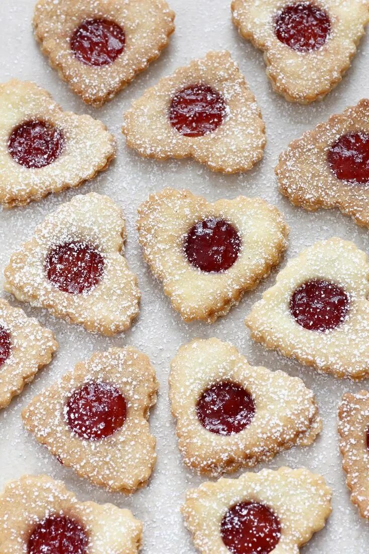 Печенье песочное с вареньем рецепт и крошкой. Песочное печенье с вареньем и крошкой. Печенье с яблочным вареньем. Печенье песочное с вареньем рецепт и крошкой. Песочное печенье с вареньем и крошкой.