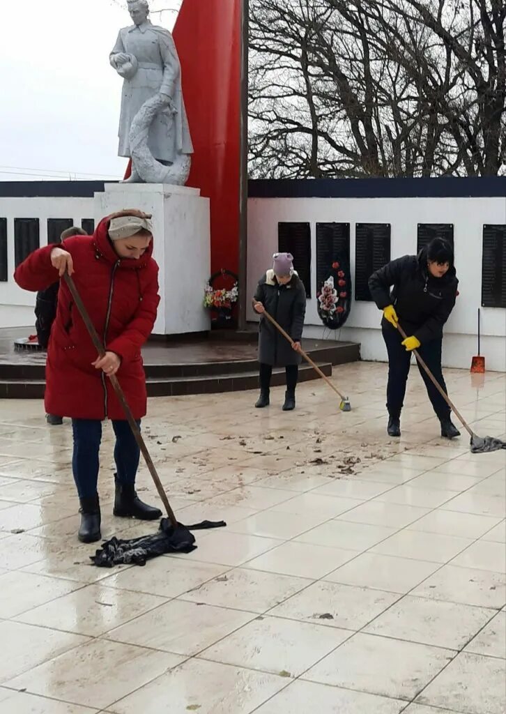 Погода в кеслерово крымского. Субботник. Памятник неизвестному солдату в Крымске. Крымск сейчас. Мемориал под Крымской.