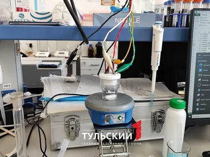 В секретной лаборатории ученые изобретают жидкости