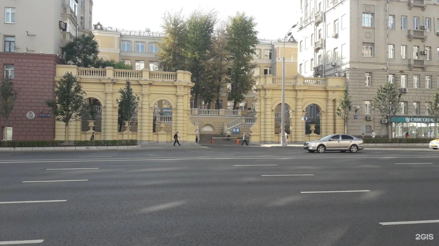 Школа земляной вал